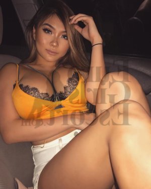 Asya escort girl in Uniontown Pennsylvania, massage parlor